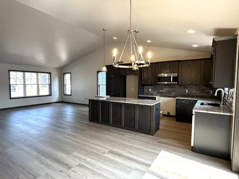 2305 E Honeygold Ct, Appleton, WI 54913 photo 2