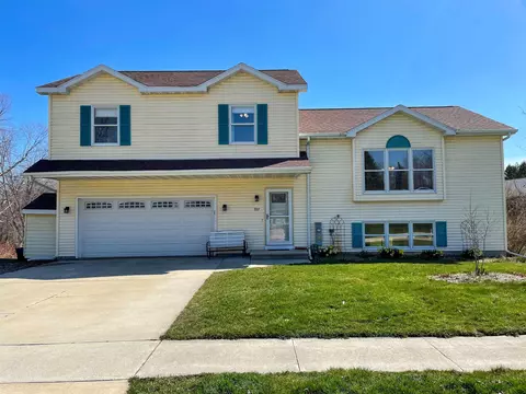 202 Hill Rd, Rosendale, WI 54974