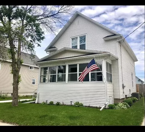 1032 Dove St, Oshkosh, WI 54902
