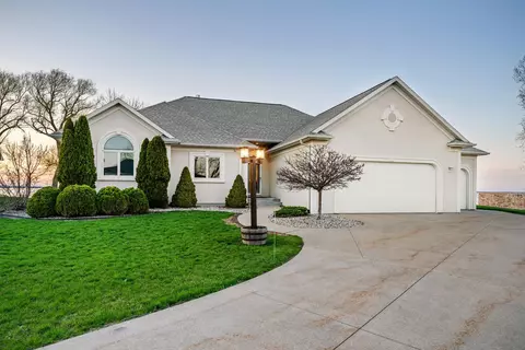 9504 Laura Ln, Winneconne, WI 54986
