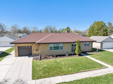 1237 Bond St, Green Bay, WI 54303
