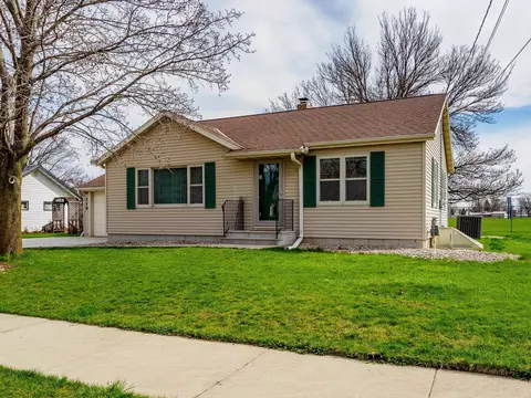 339 High St, Wrightstown, WI 54180 photo 2