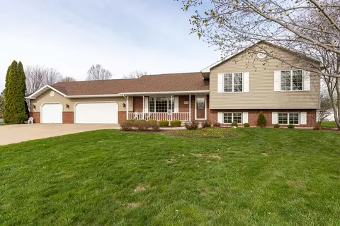 2913 Daniel Ct, Oshkosh, WI 54904