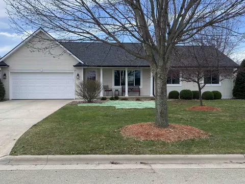 3178 Eastbreeze Ln, Green Bay, WI 54311