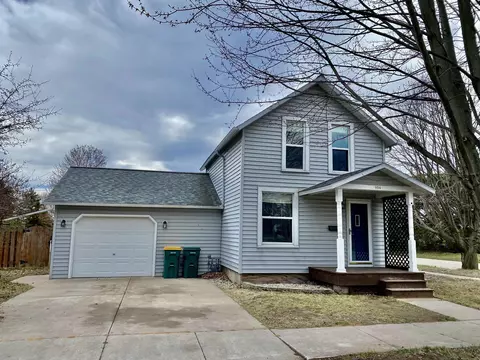 924 Walnut St, Marinette, WI 54143