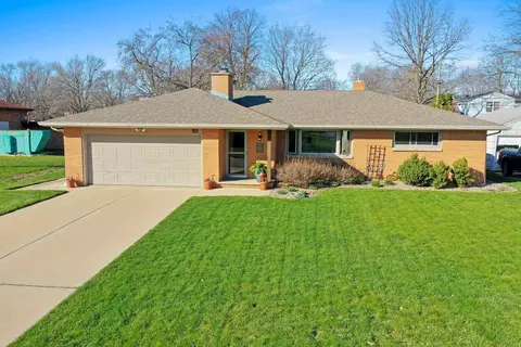 151 Vande Hei Rd, Green Bay, WI 54301
