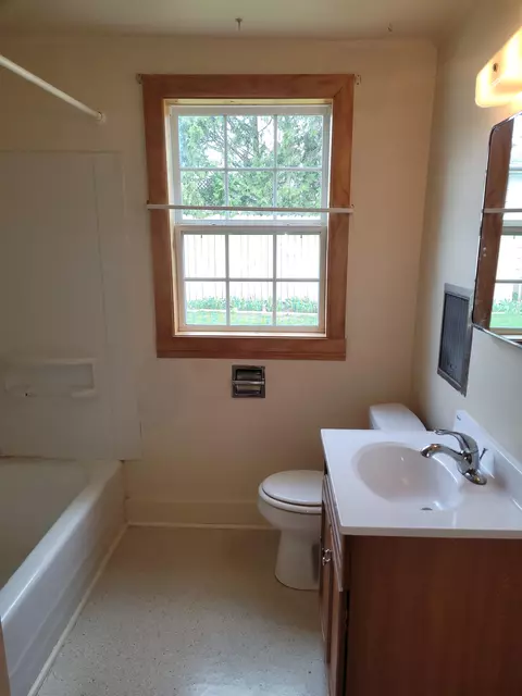 1906 N Oneida St, Appleton, WI 54911 photo 9