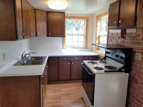1906 N Oneida St, Appleton, WI 54911 photo 5