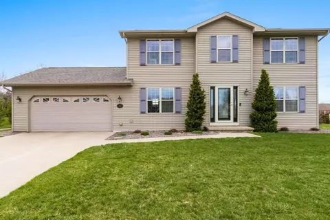 1673 Pine Tree Ln, Luxemburg, WI 54217