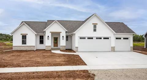 W5813 Edgewood Drive, Menasha, WI 54952