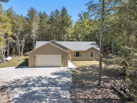 8736 Old Logging Trl, Baileys Harbor, WI 54202