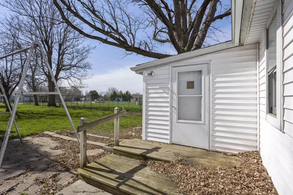 207 Darboy Rd, Combined Locks, WI 54113 20 Photos Movoto