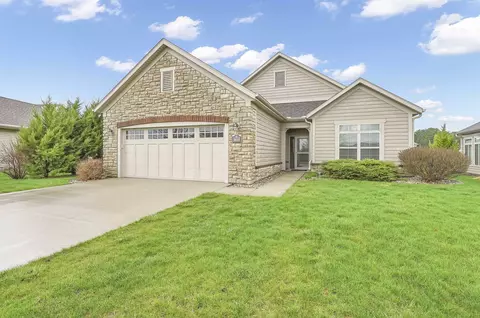3619 Woods Edge Way, De Pere, WI 54115