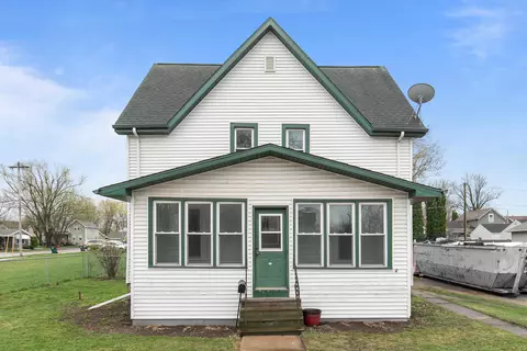 210 E Wolf River Ave, New London, WI 54961