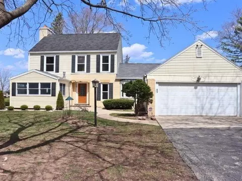 655 Sunset Cir, Green Bay, WI 54301