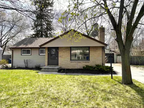 424 E Allouez Ave, Green Bay, WI 54301