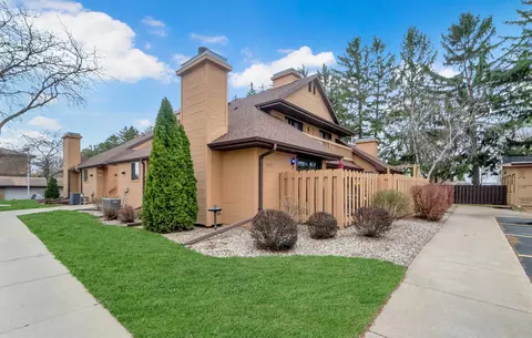 1353 W 18th Ave, Oshkosh, WI 54902