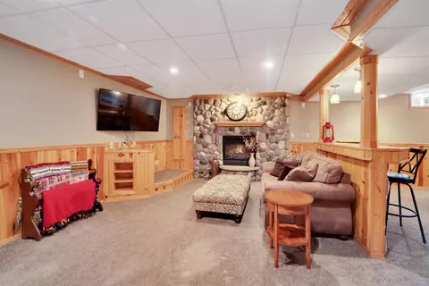 Living - w5426 White Clover Circle, Appleton, WI 54915 photo 5 of 6