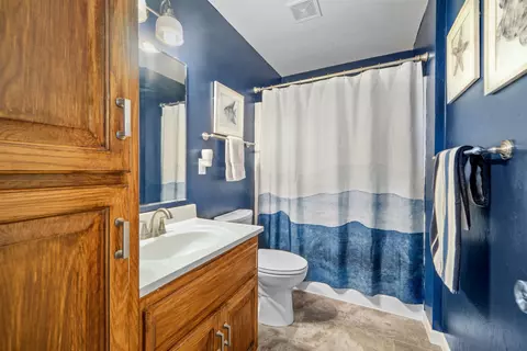 Bath - w5426 White Clover Circle, Appleton, WI 54915 photo 3 of 3