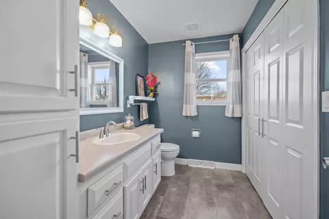 Bath - w5426 White Clover Circle, Appleton, WI 54915 photo 1 of 3