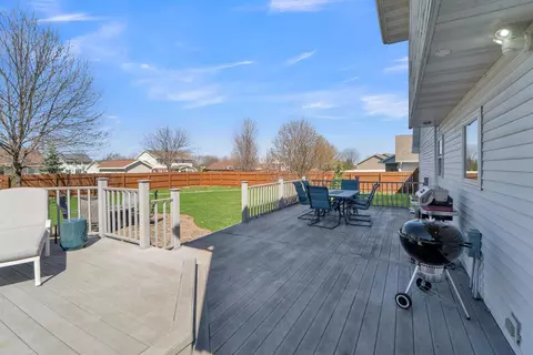 Exterior - w5426 White Clover Circle, Appleton, WI 54915 photo 6 of 9
