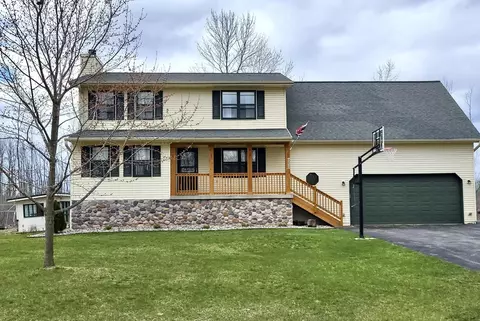 1615 Locust Rd, Little Suamico, WI 54141