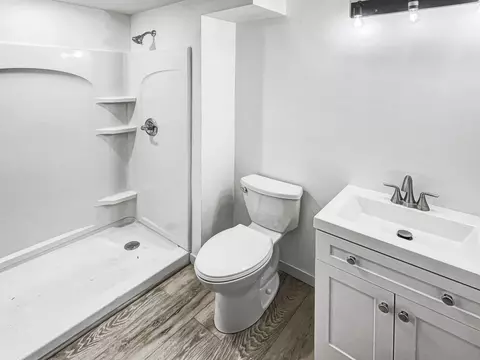 Bath - 131 Ramlen Ct, Appleton, WI 54915 photo 2 of 2