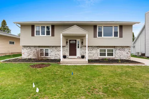 2320 N 36th St, Sheboygan, WI 53083