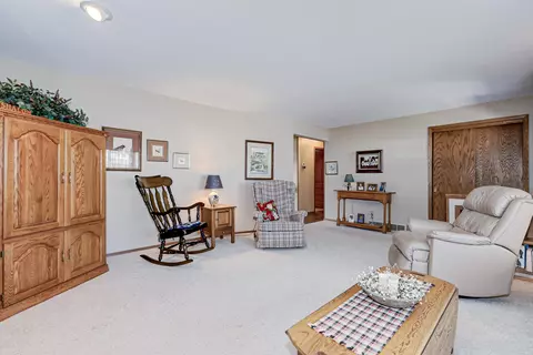 Living - 2520 Kesting Ct, Appleton, WI 54911 photo 3 of 5