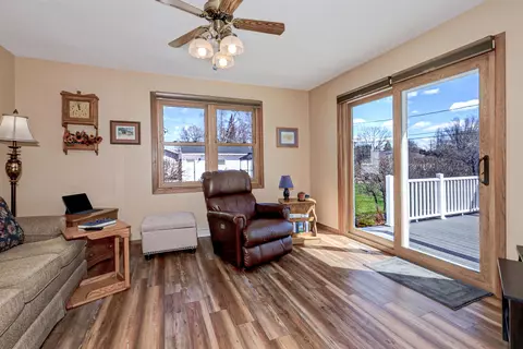 Living - 2520 Kesting Ct, Appleton, WI 54911 photo 4 of 5