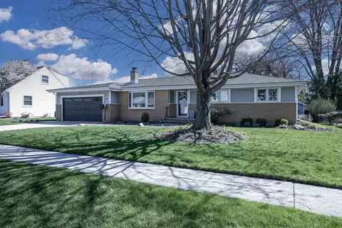 Exterior - 2520 Kesting Ct, Appleton, WI 54911 photo 3 of 11