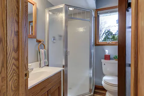 Bath - 2520 Kesting Ct, Appleton, WI 54911 photo 1 of 2