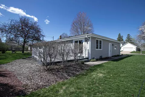 Exterior - 2520 Kesting Ct, Appleton, WI 54911 photo 4 of 11
