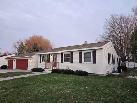 509 E Ann St, Weyauwega, WI 54983