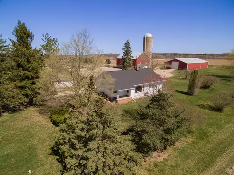 n992 Midway Road, Hortonville, WI 54944