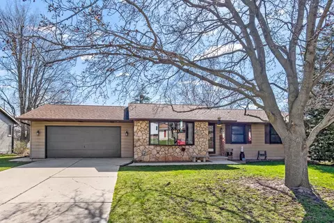 613 Delwiche Rd, Green Bay, WI 54302