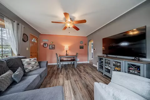 2402 N Mason St, Appleton, WI 54914 photo 2