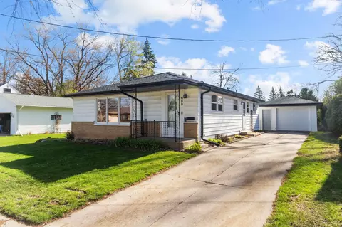 900 S Walden Ave, Appleton, WI 54915