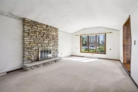 Living - 2811 S Carpenter St, Appleton, WI 54915 photo 1 of 2