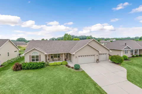 1047 Chapel Hill Cir, Green Bay, WI 54313