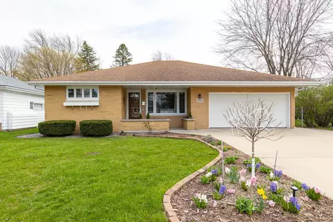 1225 W Parkway Blvd, Appleton, WI 54914