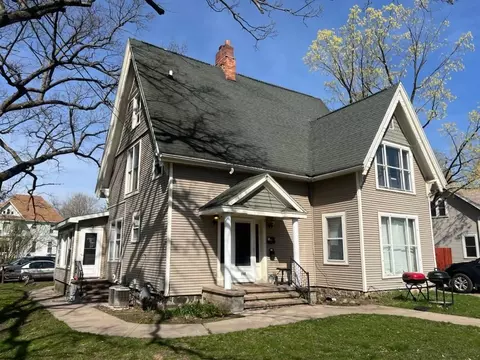 317 N Washington St, Waupaca, WI 54981
