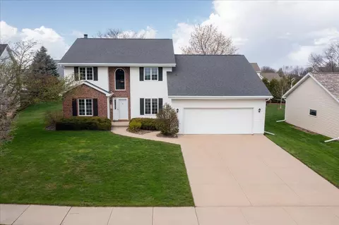 224 W Arrowhead Ln, Appleton, WI 54913