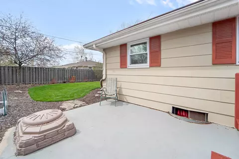 Exterior - 2611 E Bona Ave, Appleton, WI 54915 photo 7 of 10