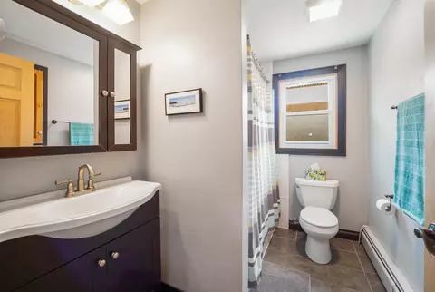 Bath - 2611 E Bona Ave, Appleton, WI 54915 photo 2 of 4