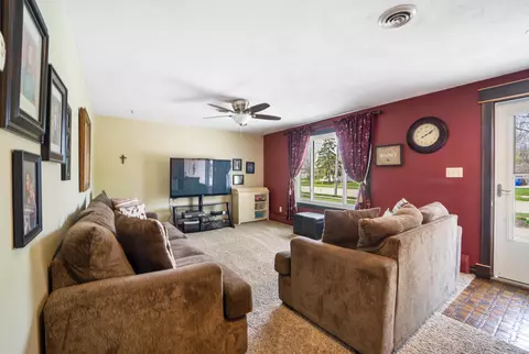 Living - 2611 E Bona Ave, Appleton, WI 54915 photo 2 of 6