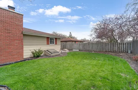 Exterior - 2611 E Bona Ave, Appleton, WI 54915 photo 4 of 10