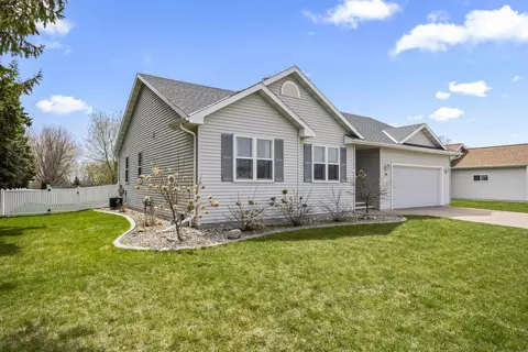 146 Olde School Rd, Neenah, WI 54956