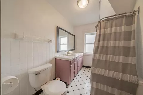 Bath - 1319 N Oneida St, Appleton, WI 54911 photo 1 of 1