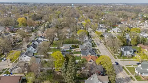 View/Area - 1319 N Oneida St, Appleton, WI 54911 photo 2 of 6